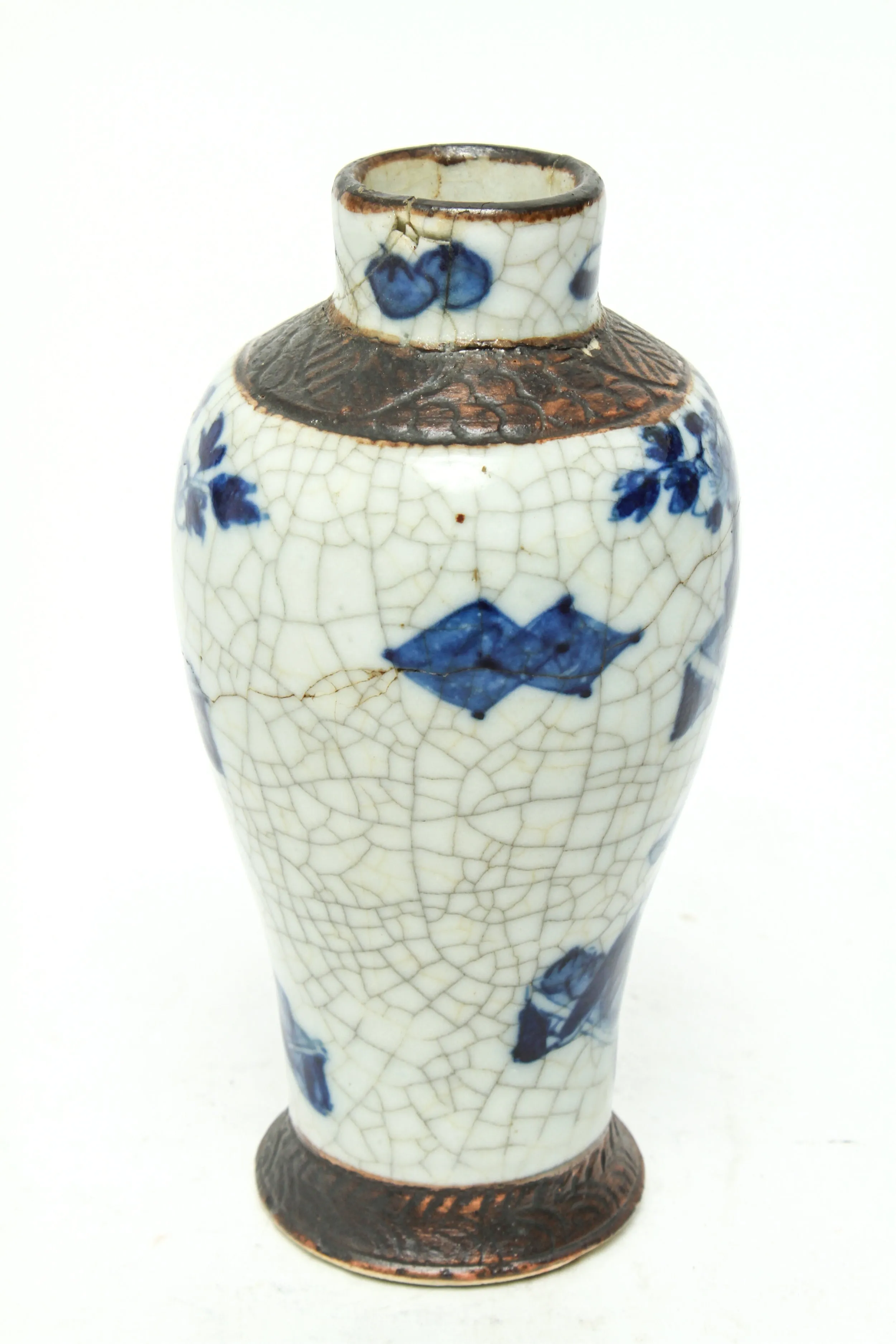 Chinese Qing Dynasty Blue and White Pottery Vase