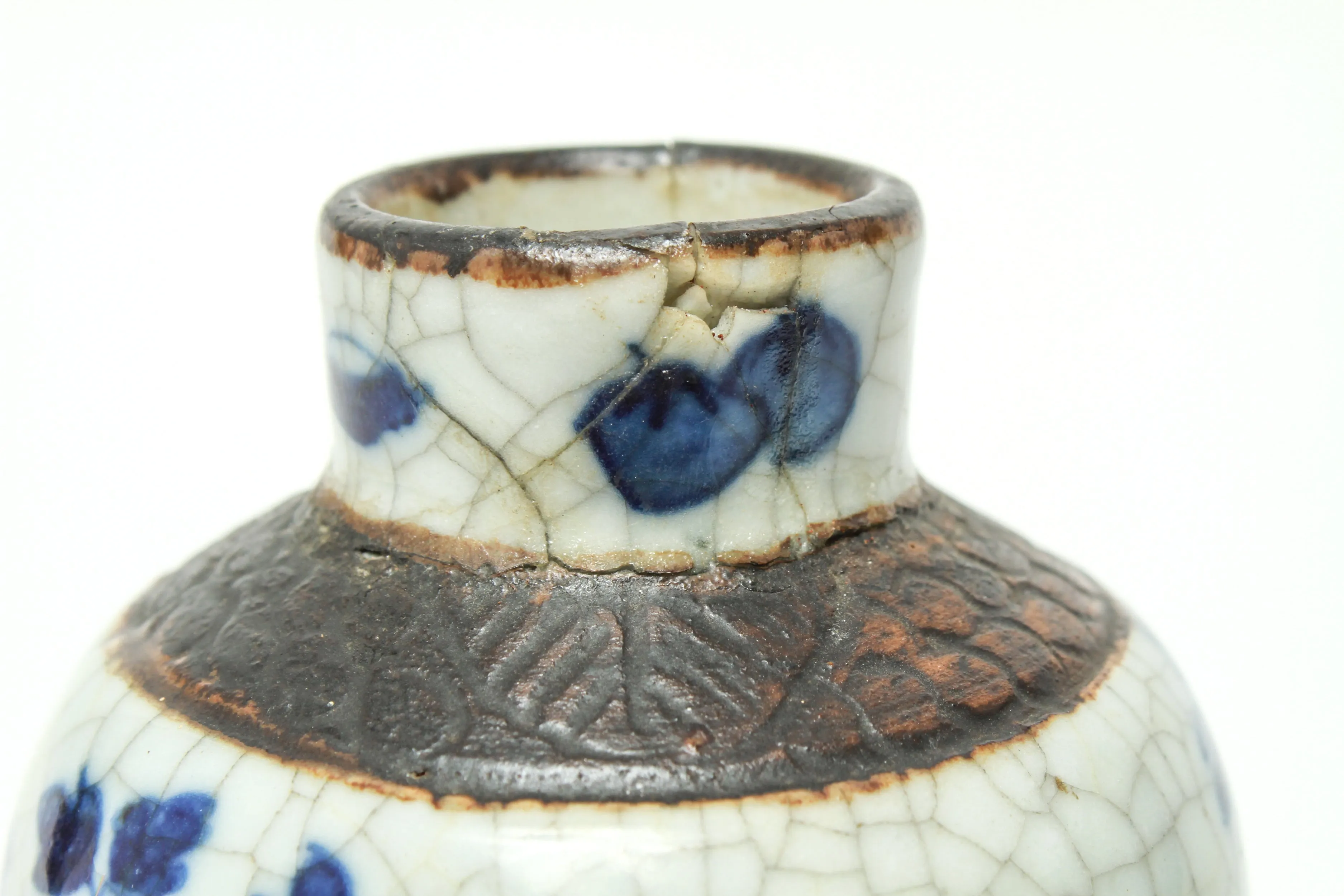 Chinese Qing Dynasty Blue and White Pottery Vase