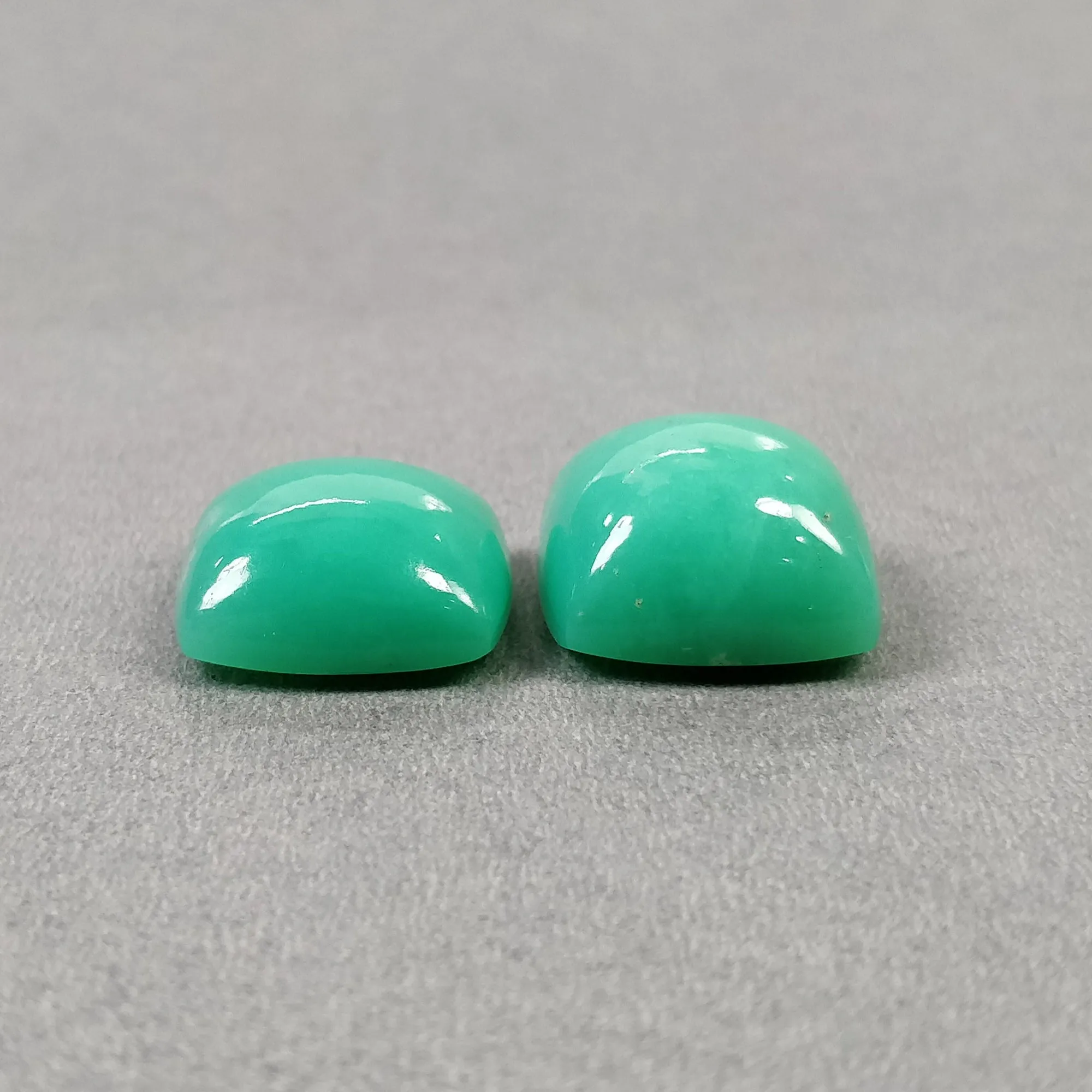 GREEN CHRYSOPRASE Gemstone Cabochon : 40.20cts Natural Untreated Unheated Chrysoprase Cushion Shape 17mm Pair