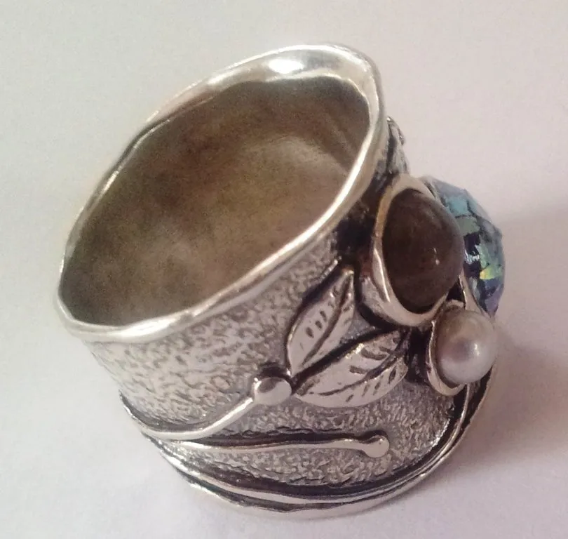 Roman glass silver ring 925. Silver ring set Roman Glass with a pearl and gemstone.