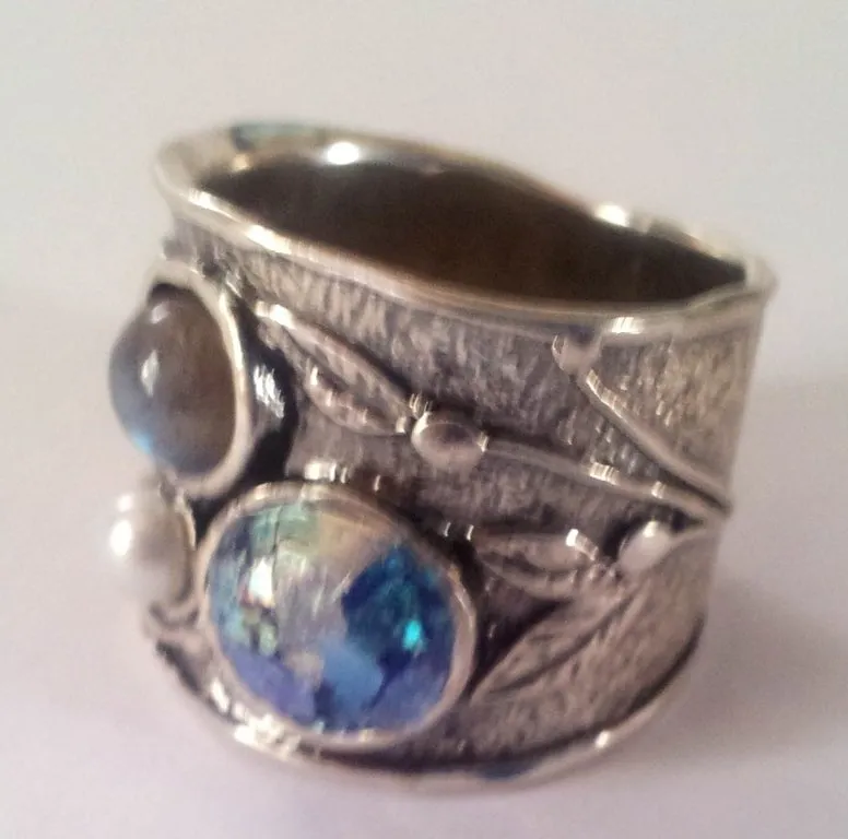 Roman glass silver ring 925. Silver ring set Roman Glass with a pearl and gemstone.