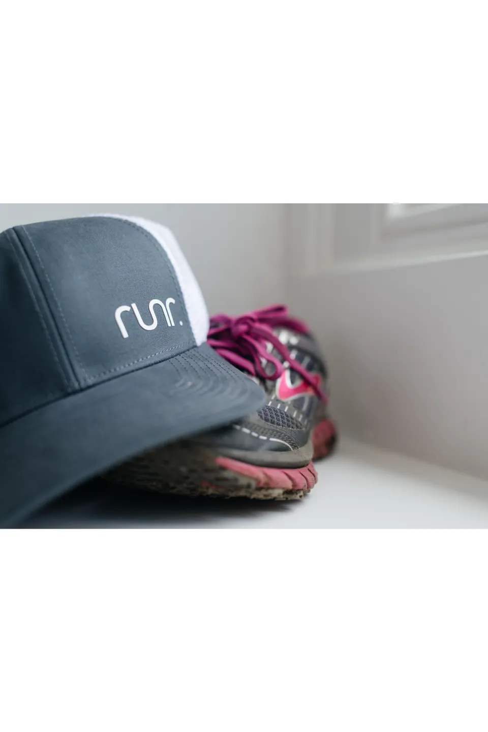 Runr Two Tone Retro Trucker Hat - Charcoal & White